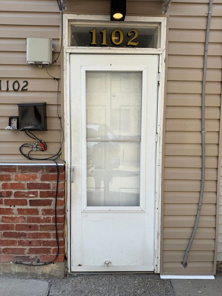 1102 Langtry St - Photo 2 of 14