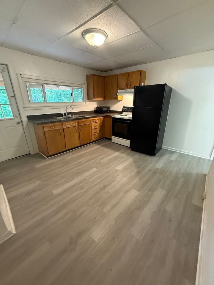 1102 Langtry St - Photo 3 of 14