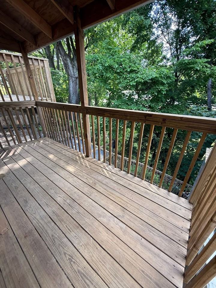1102 Langtry St - Photo 5 of 14