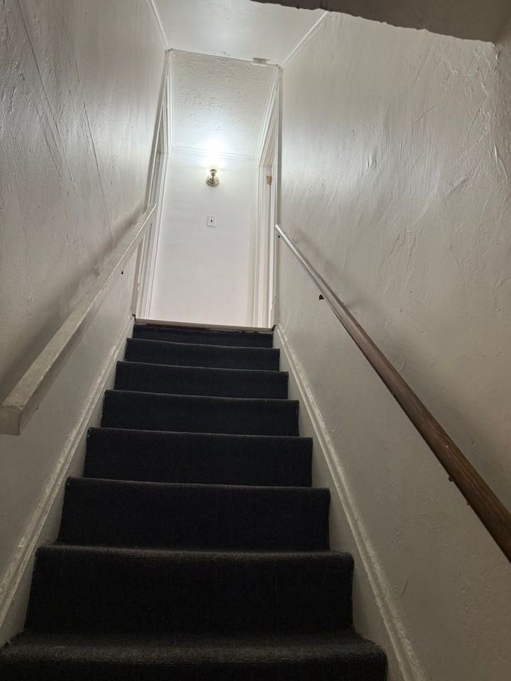 1102 Langtry St - Photo 6 of 14