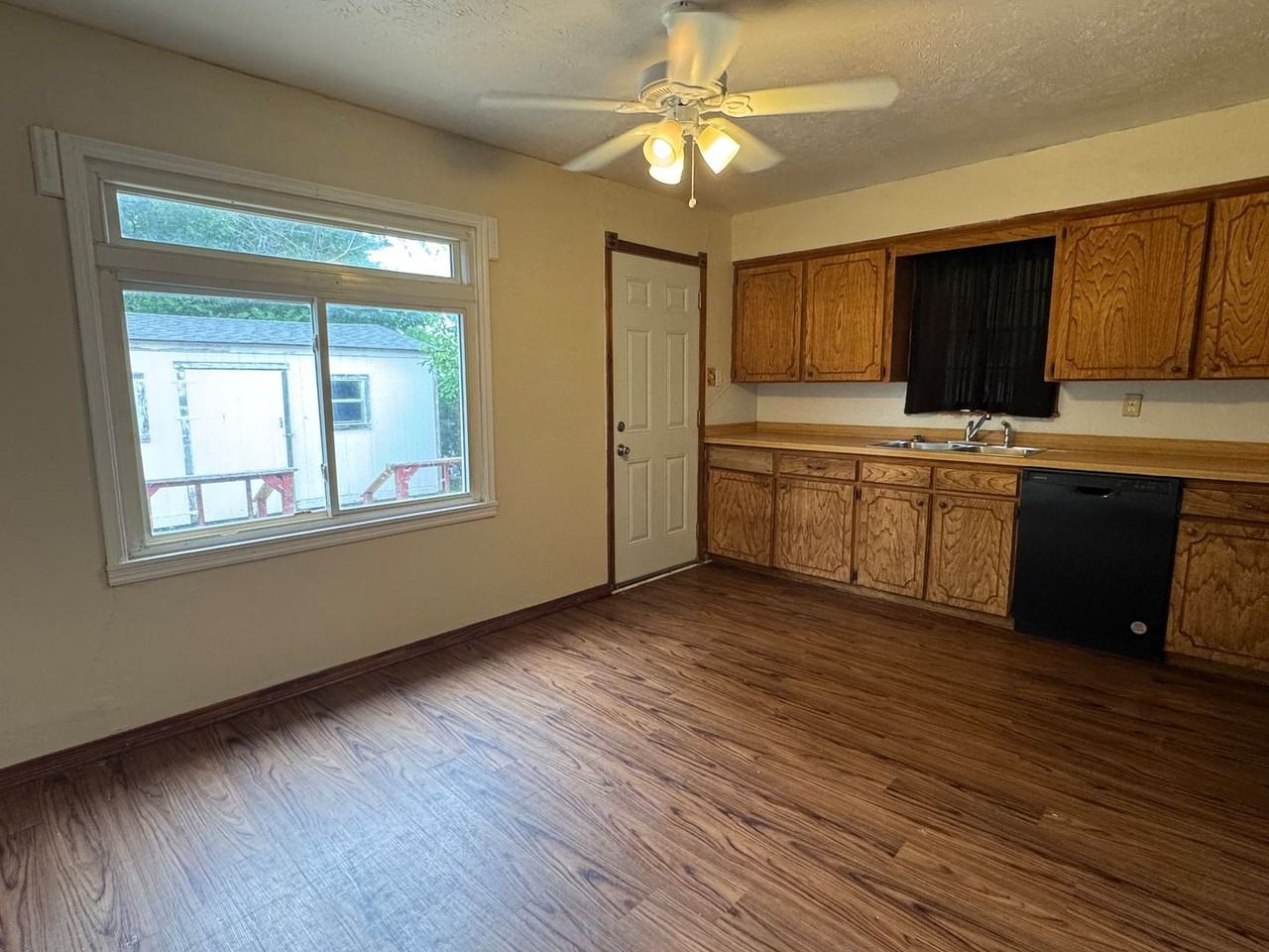 1414 Nw Lindy Ave - Photo 5 of 14