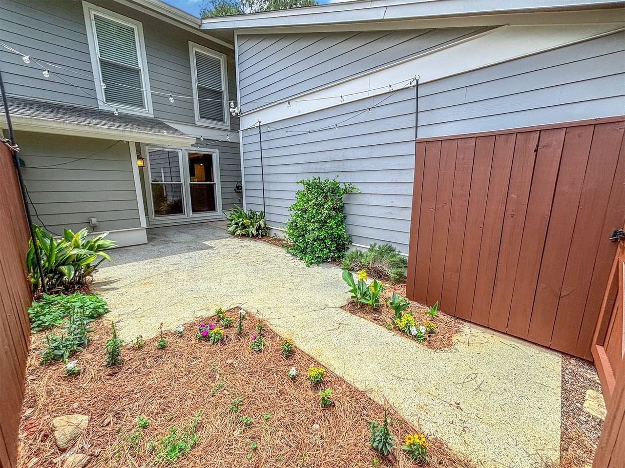 5030 Meadow Ln - Photo 2 of 34