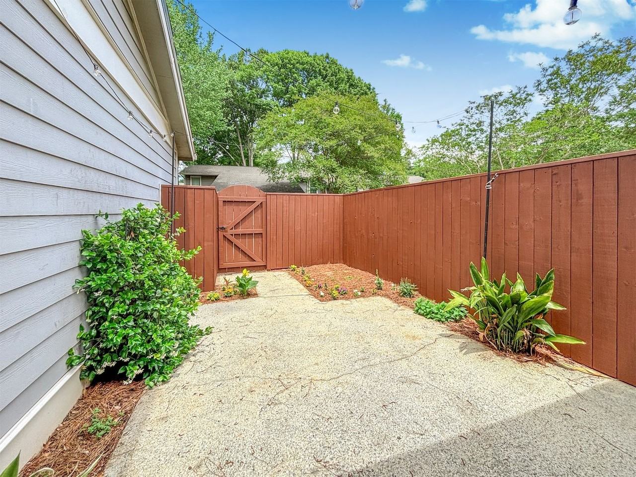 5030 Meadow Ln - Photo 3 of 34