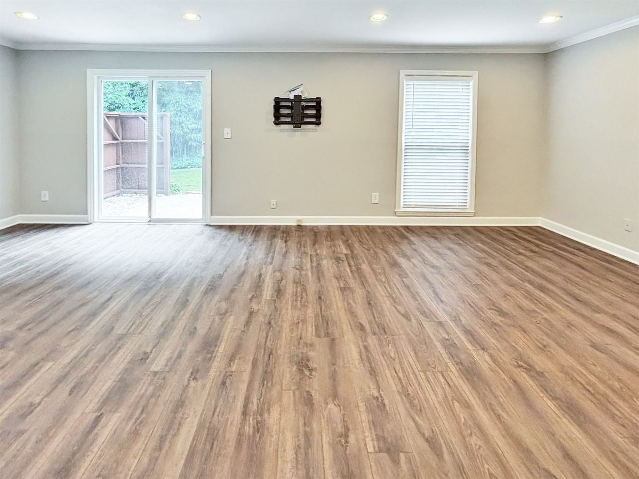 5030 Meadow Ln - Photo 6 of 34