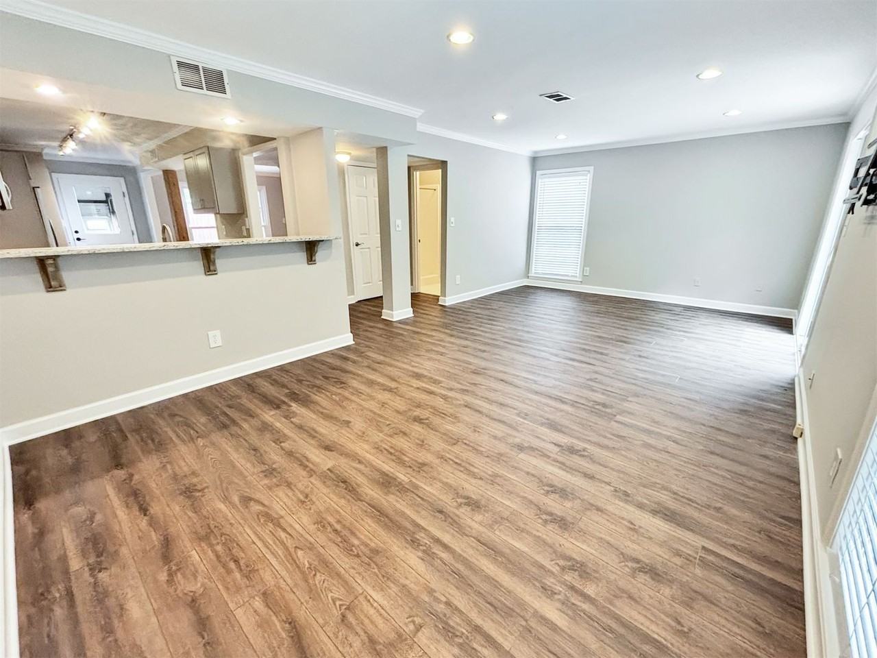 5030 Meadow Ln - Photo 7 of 34