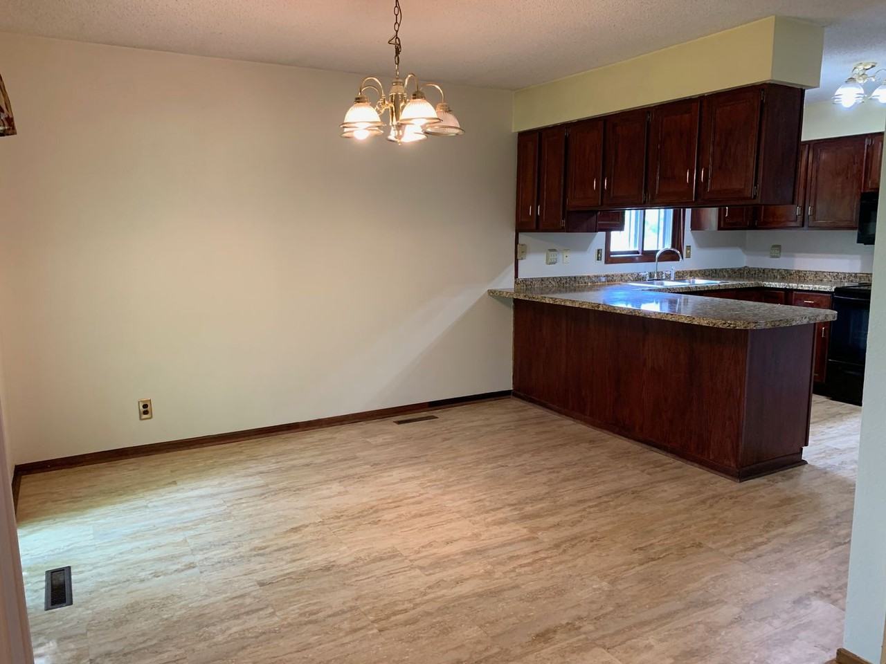 3303 Eddy Ln - Photo 2 of 24