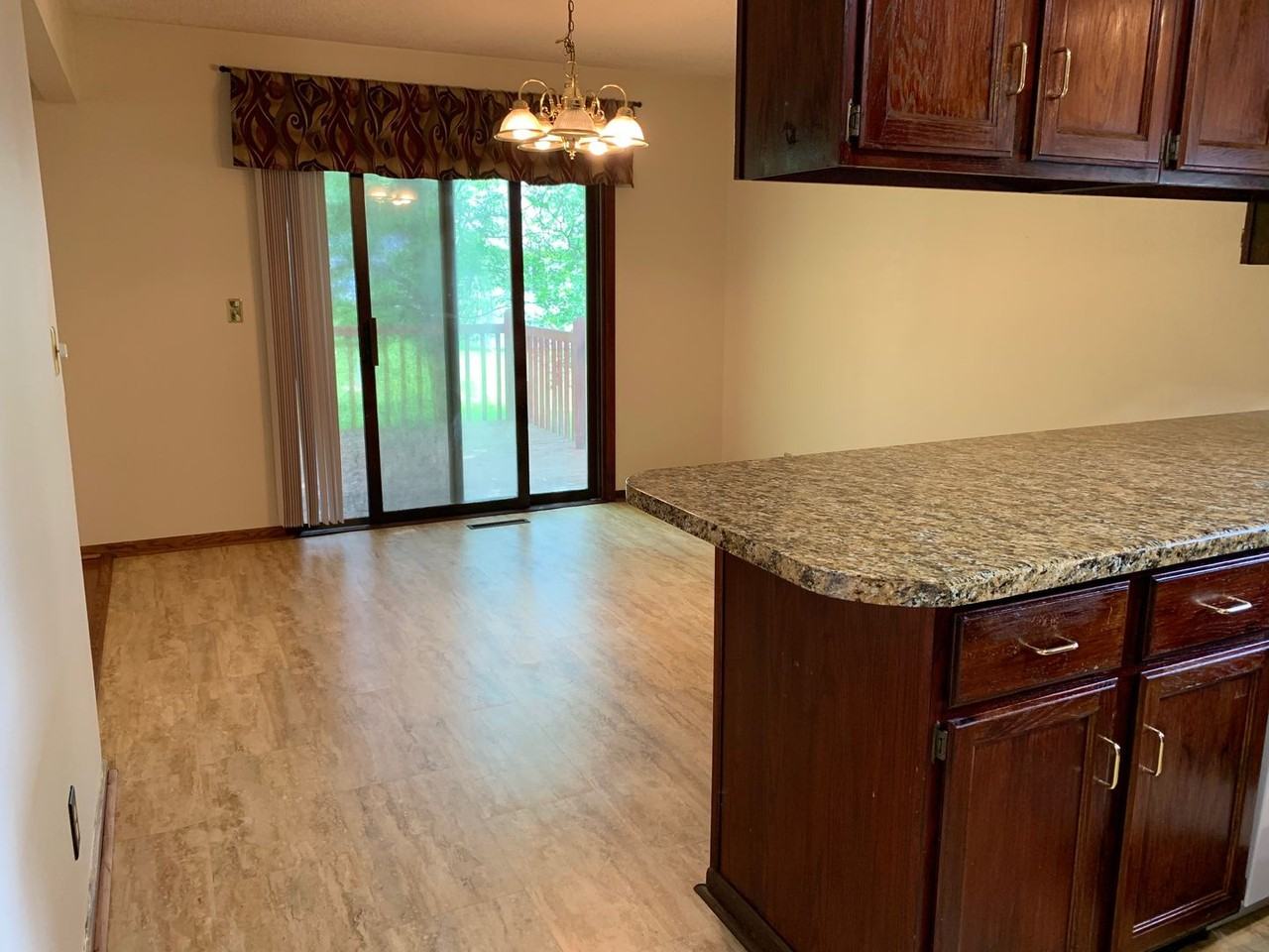 3303 Eddy Ln - Photo 3 of 24