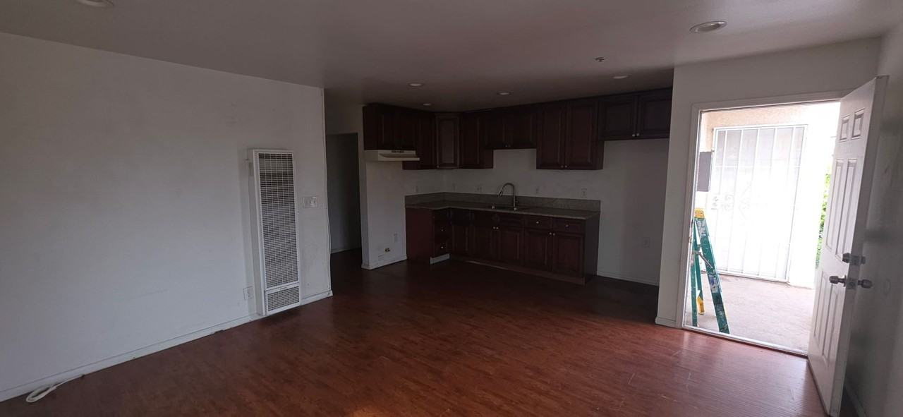 1120 W 93rd St - Photo 3 of 7