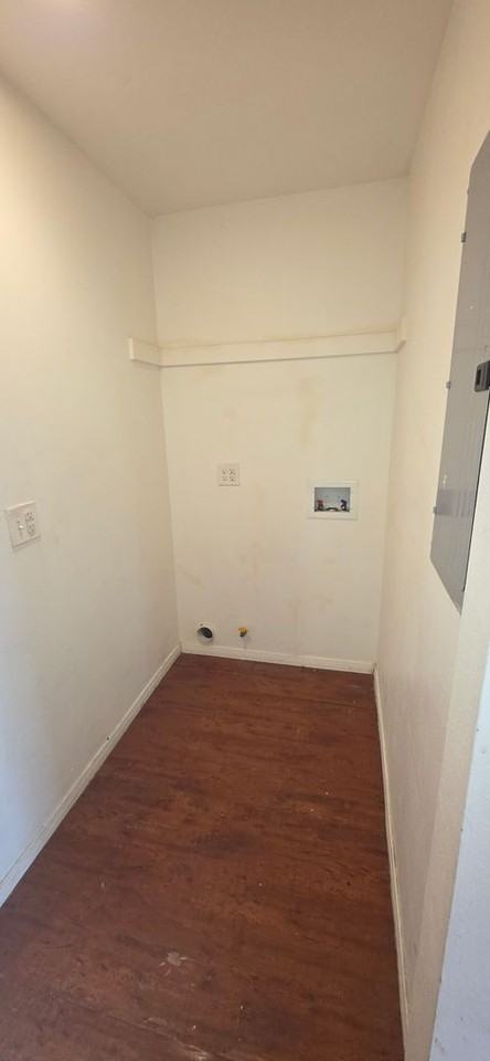 1120 W 93rd St - Photo 4 of 7