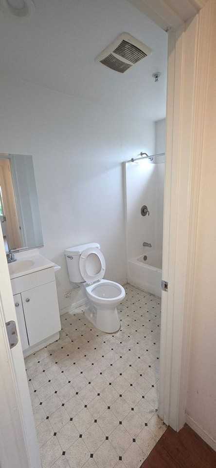 1120 W 93rd St - Photo 7 of 7