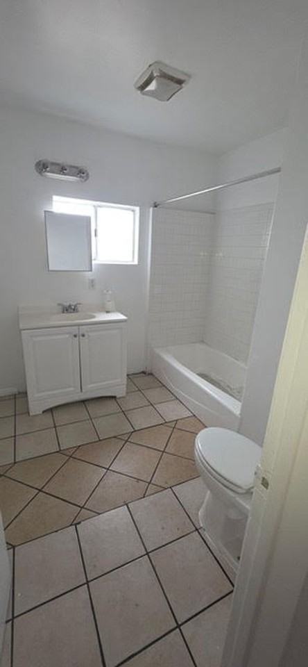 4914 St Elmo Dr - Photo 6 of 7