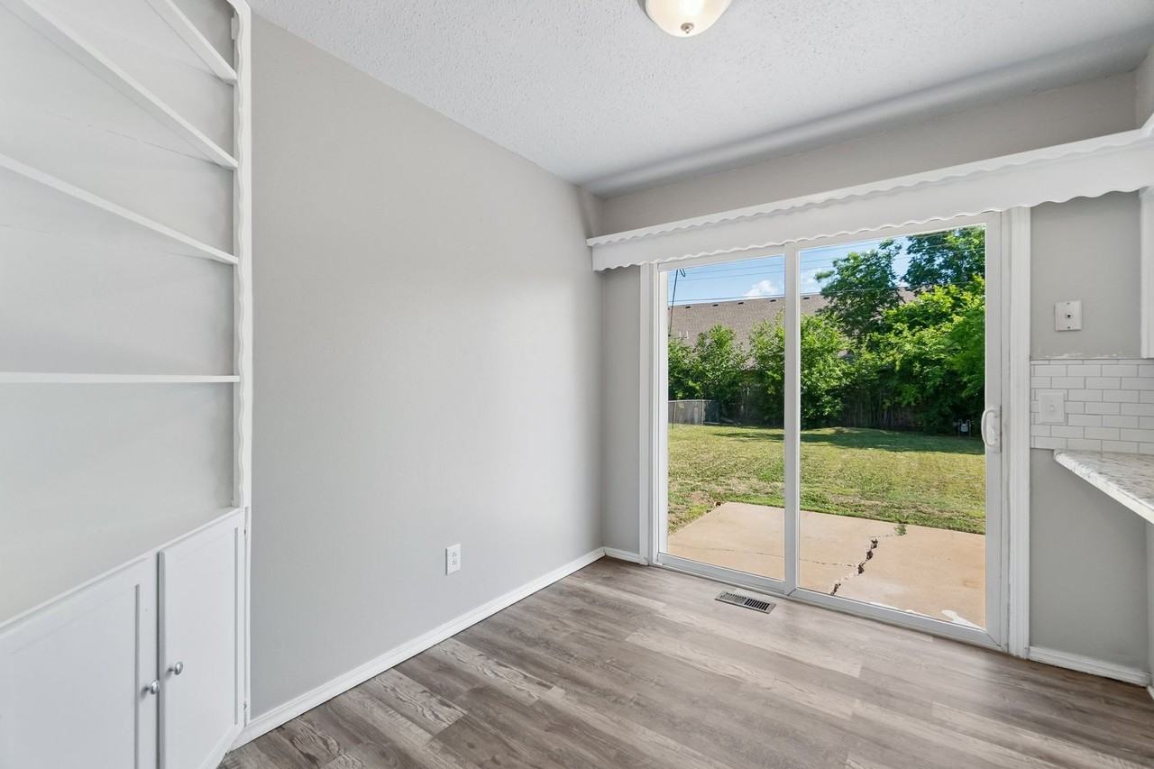 504 Armstrong St - Photo 3 of 11