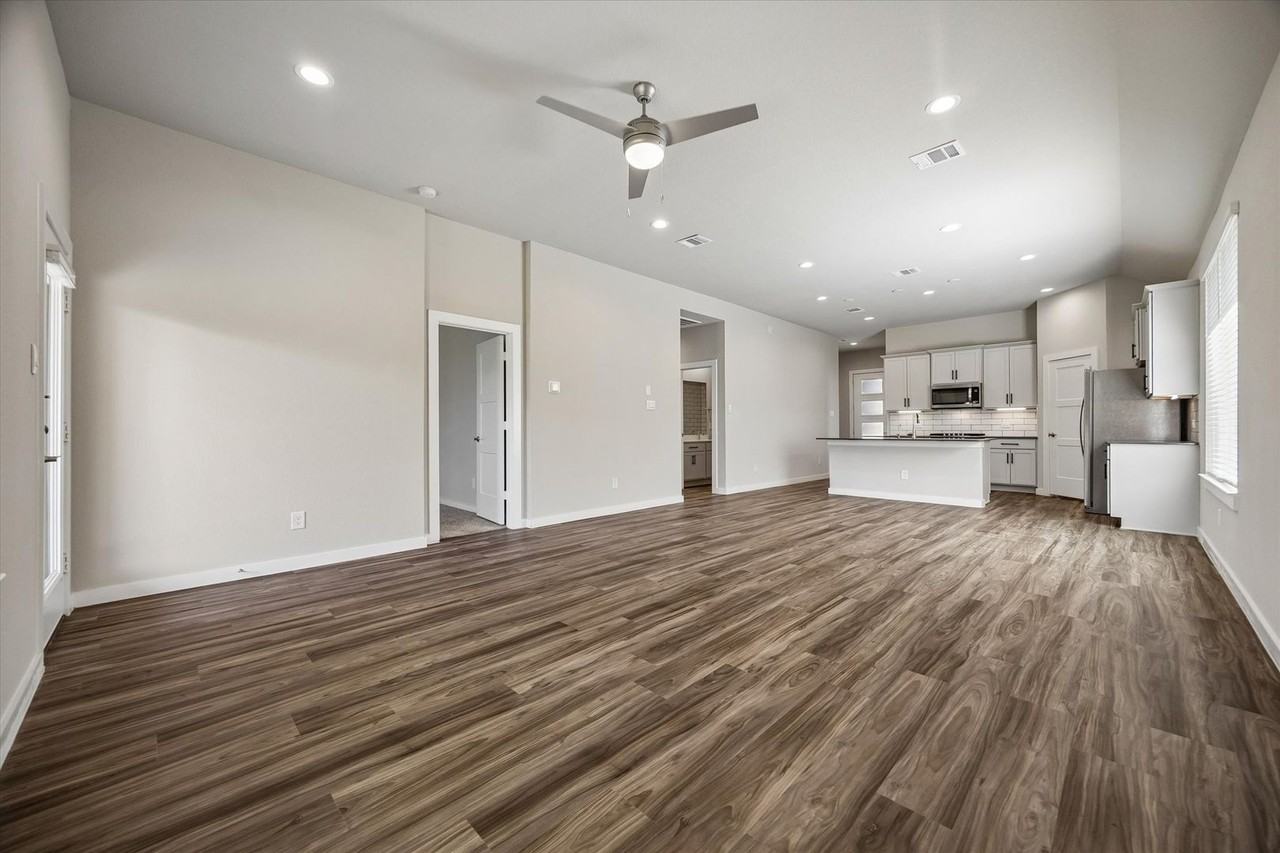 22843 Castello Lakes Dr - Photo 2 of 17