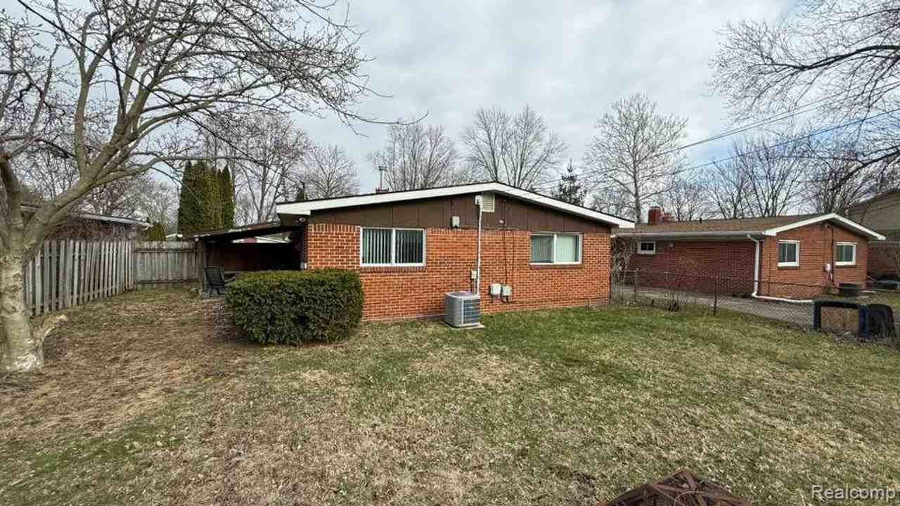 7457 Harrison St - Photo 4 of 11