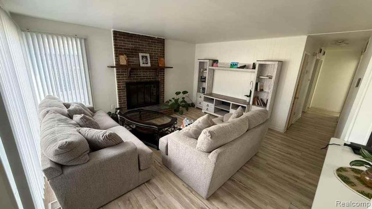 7457 Harrison St - Photo 5 of 11