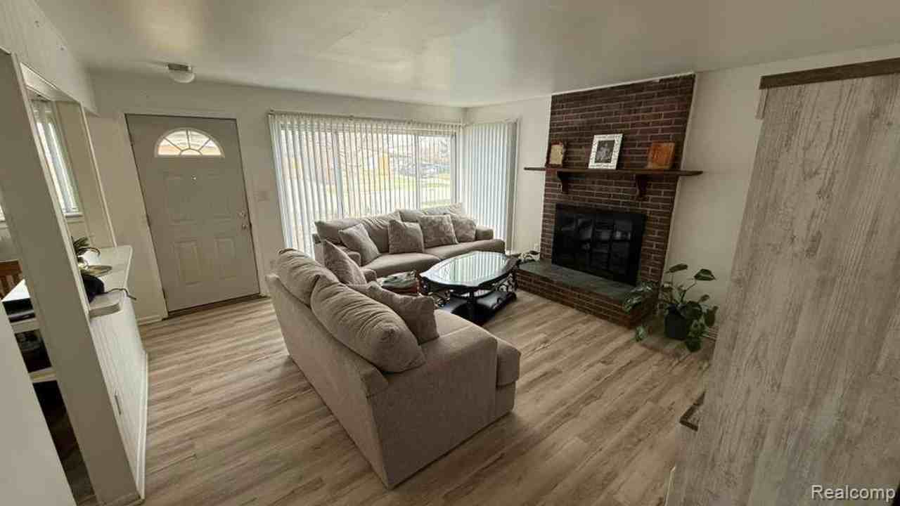 7457 Harrison St - Photo 6 of 11