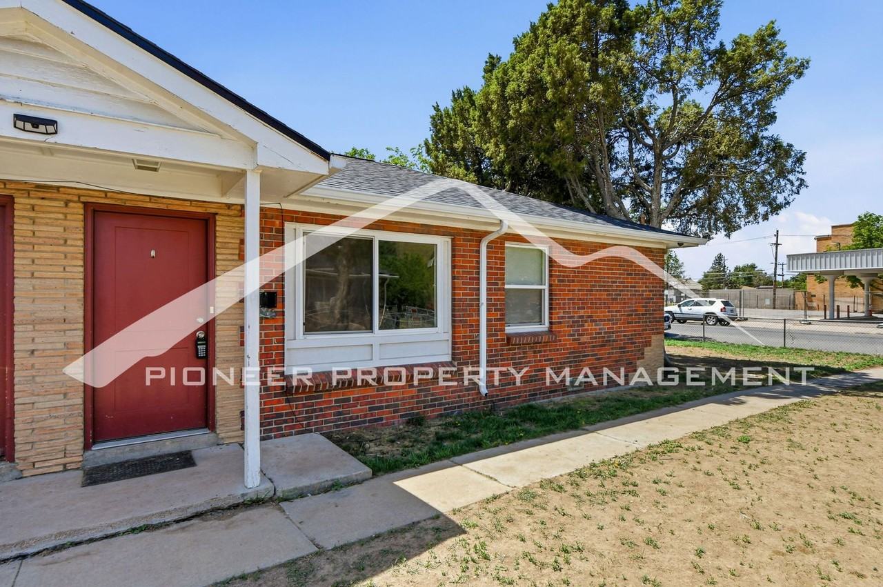1416 Ironton St - Photo 3 of 14