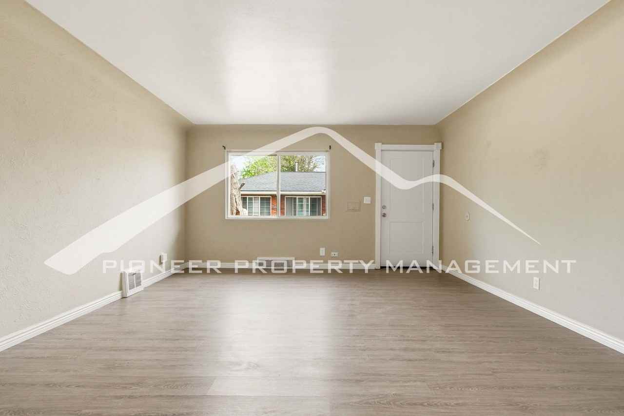 1416 Ironton St - Photo 4 of 14