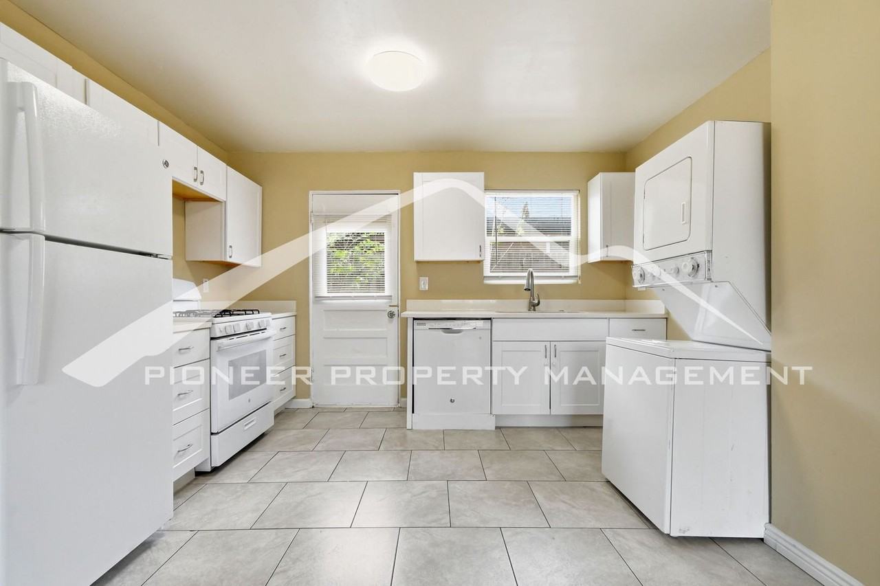 1416 Ironton St - Photo 6 of 14