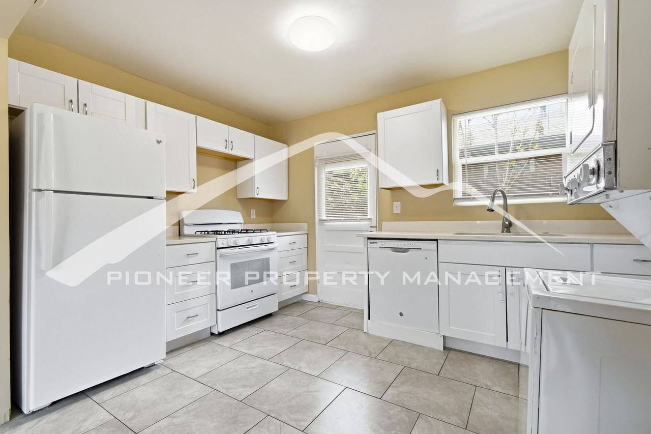 1416 Ironton St - Photo 7 of 14