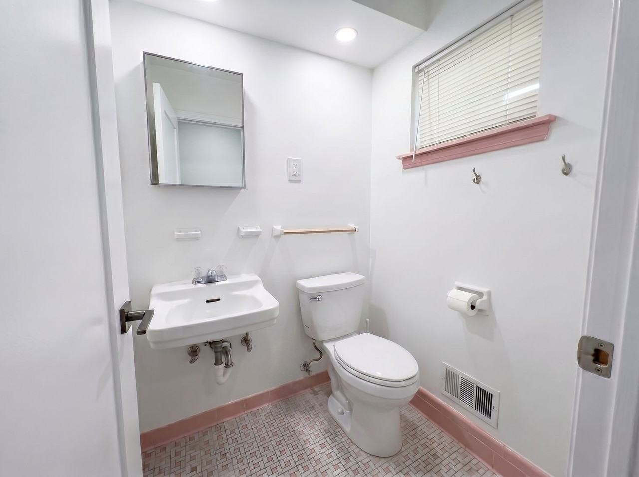 3103 Rainier Dr - Photo 5 of 9