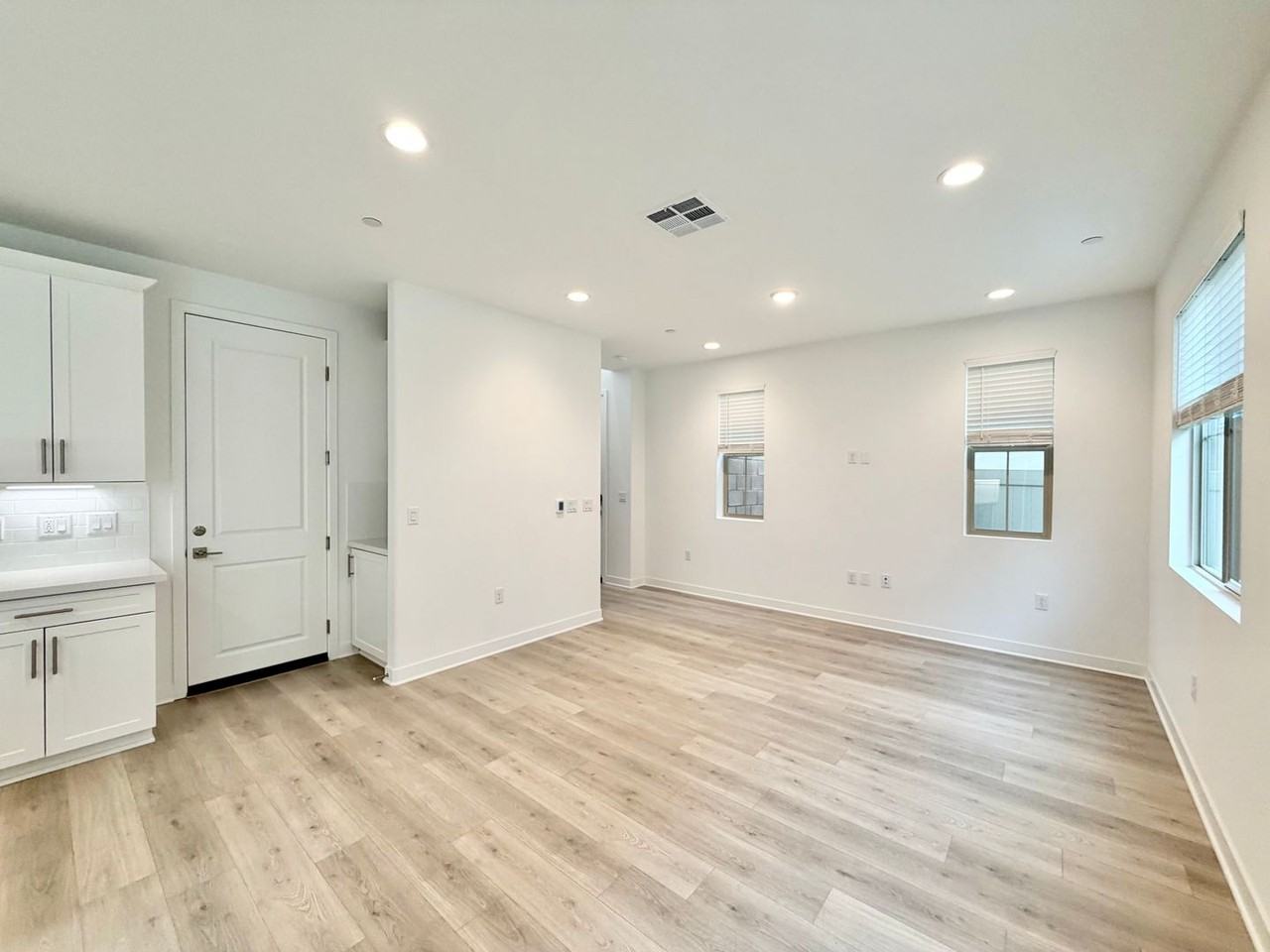 26893 Rubicon Rd - Photo 7 of 33