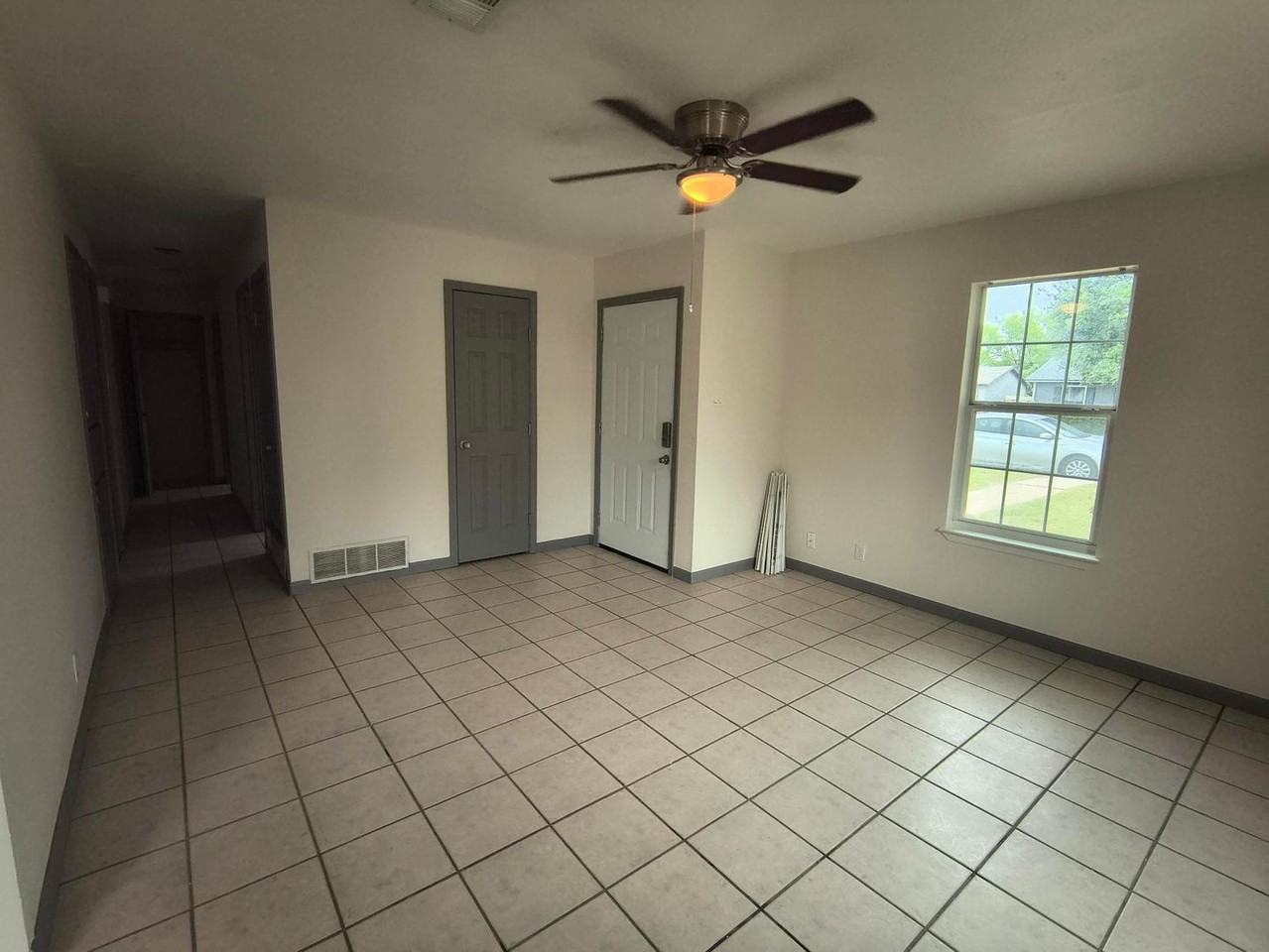 2630 Waco St - Photo 3 of 9