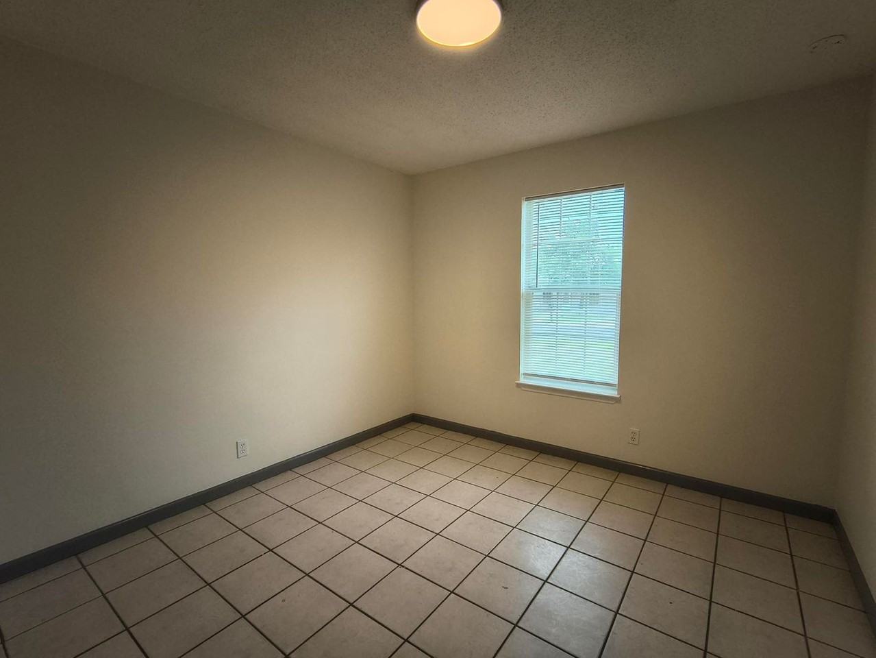 2630 Waco St - Photo 4 of 9