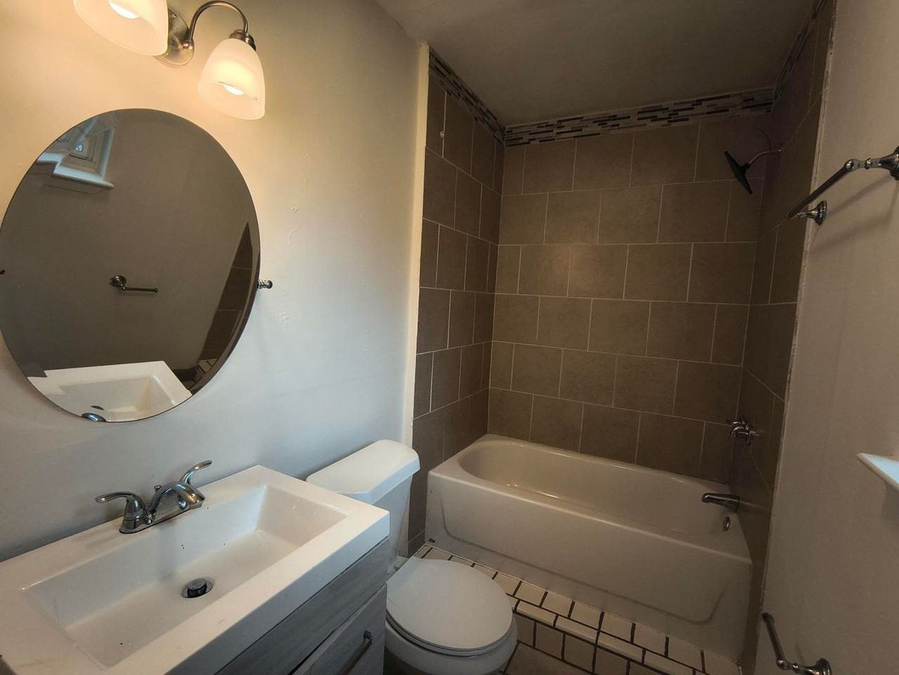 2630 Waco St - Photo 5 of 9