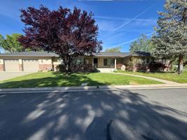 featured image of 255 Circle Dr