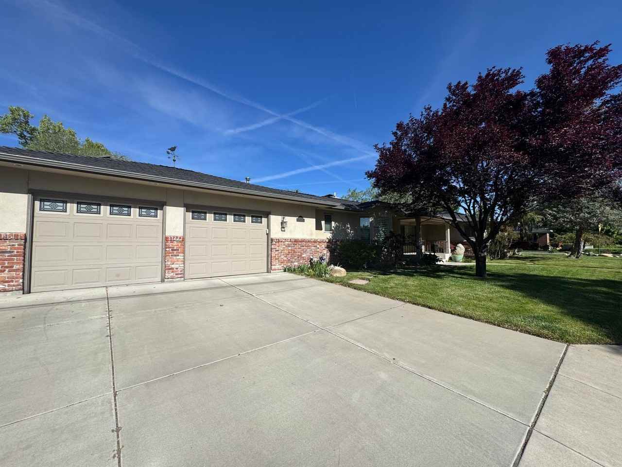 255 Circle Dr - Photo 2 of 28