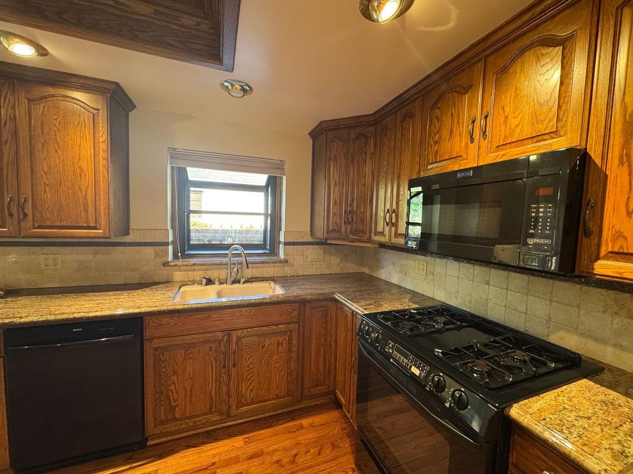 255 Circle Dr - Photo 7 of 28