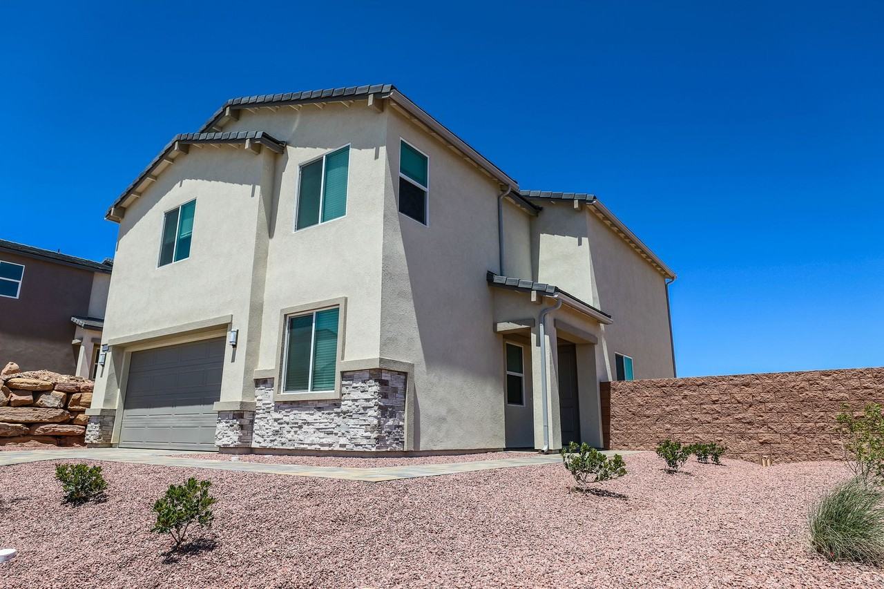 3068 W Orco Ln - Photo 3 of 43