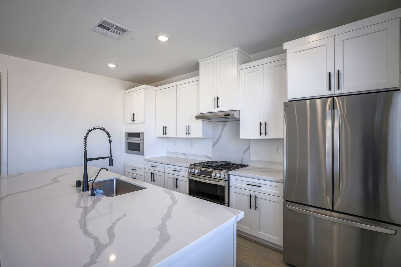 3068 W Orco Ln - Photo 4 of 43