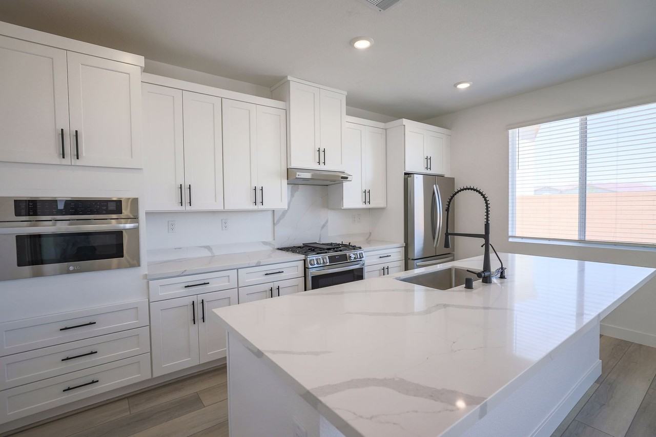 3068 W Orco Ln - Photo 5 of 43