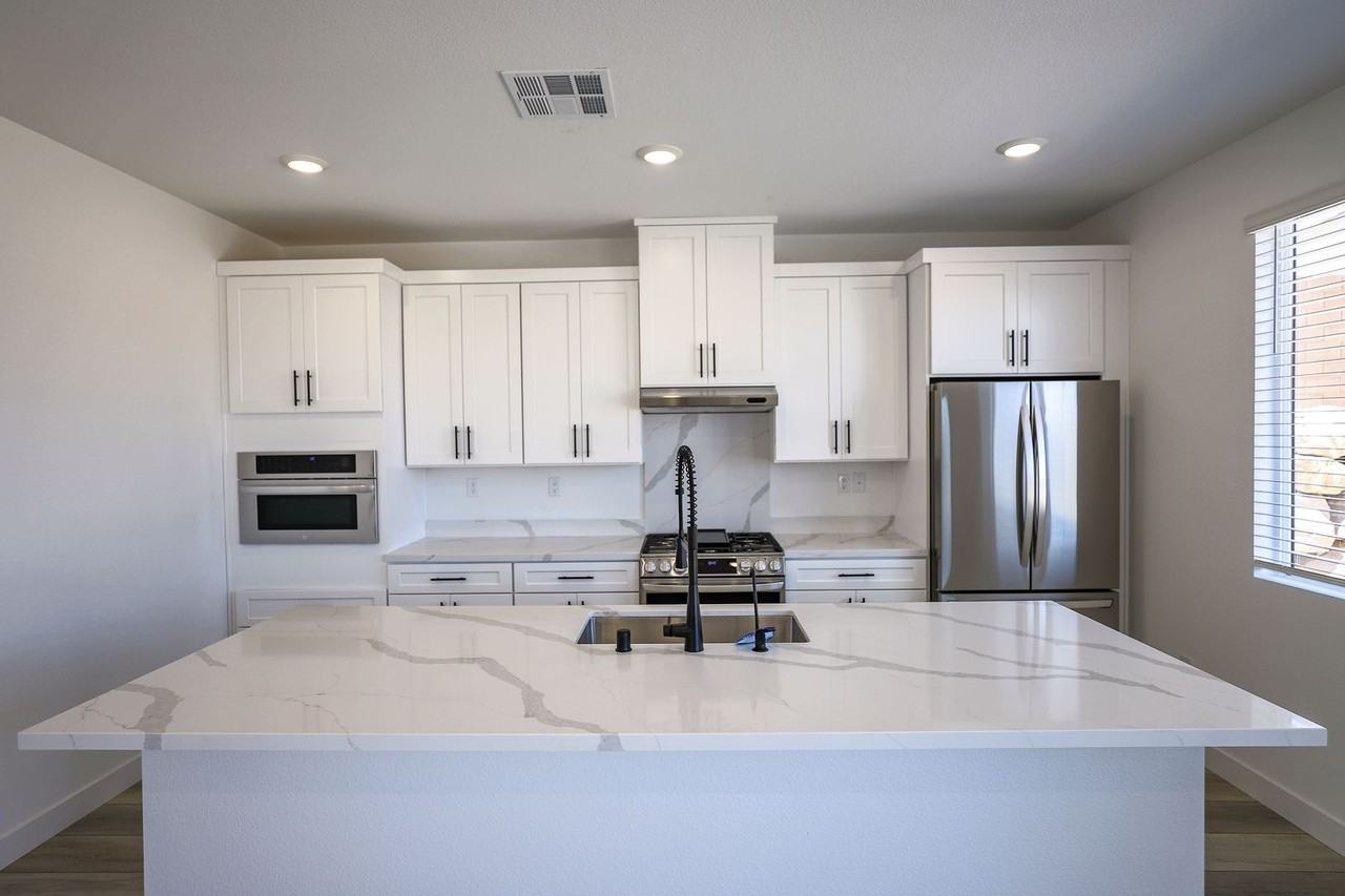 3068 W Orco Ln - Photo 6 of 43