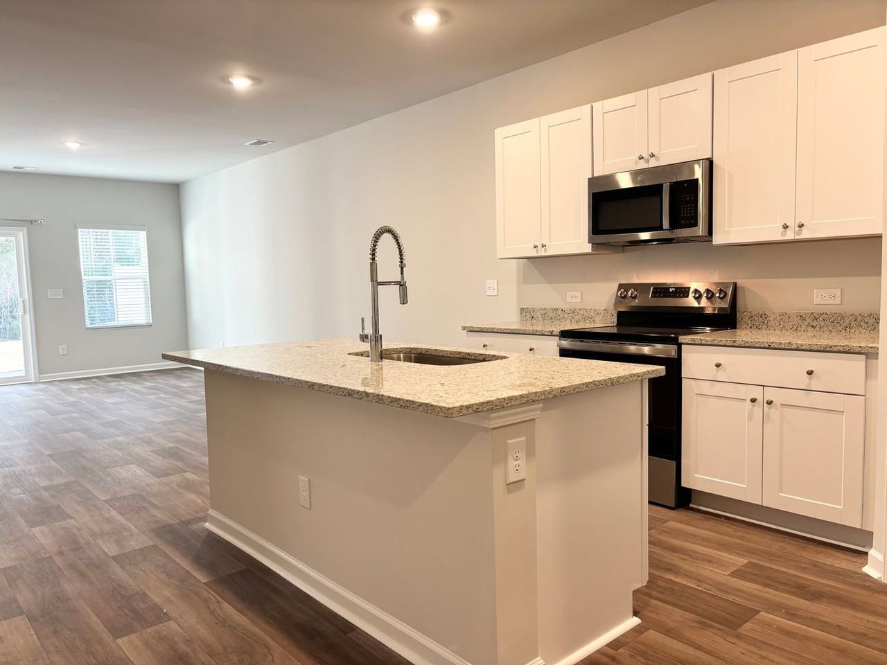 1033 Arborwood Ln Sw - Photo 5 of 34