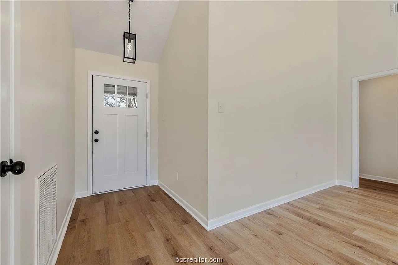 1218 Haley Pl - Photo 2 of 19