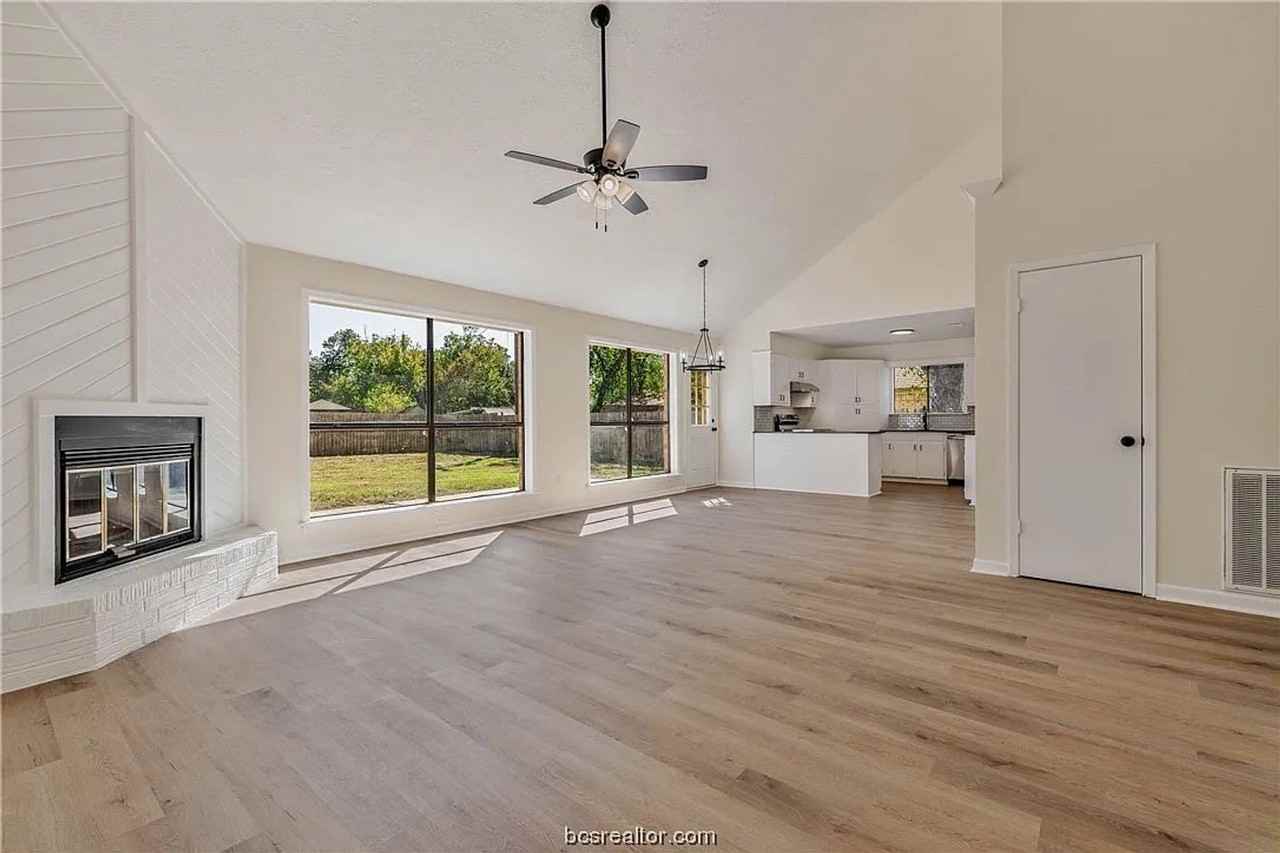 1218 Haley Pl - Photo 3 of 19