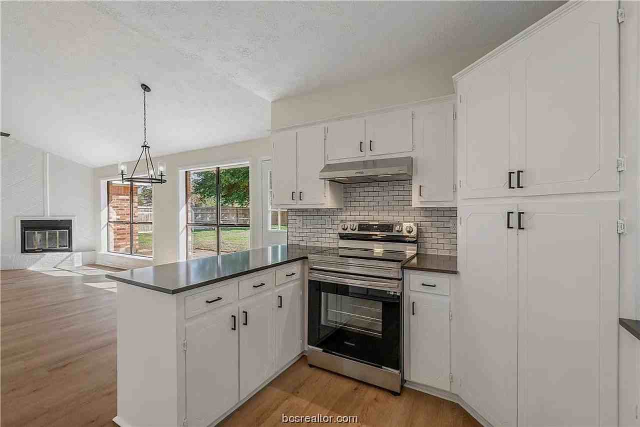 1218 Haley Pl - Photo 7 of 19