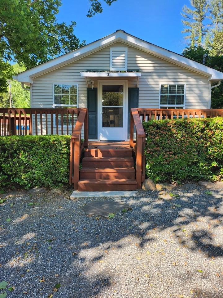 21 Mystic Ln - Photo 2 of 24