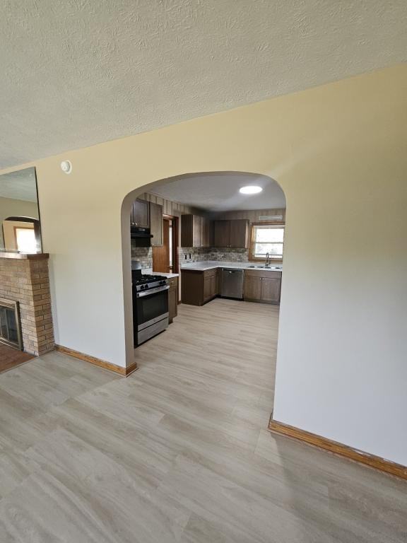 212 Maevi Dr - Photo 3 of 23