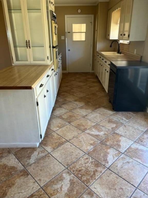 308 Hanks St - Photo 3 of 16