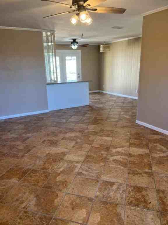 308 Hanks St - Photo 6 of 16