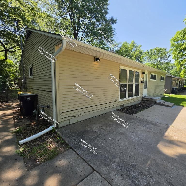 11421 Manchester Ave - Photo 3 of 24