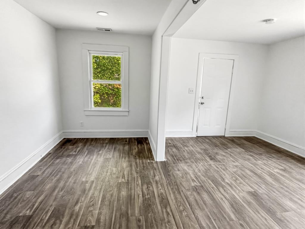 705 Windsor St - Photo 2 of 9