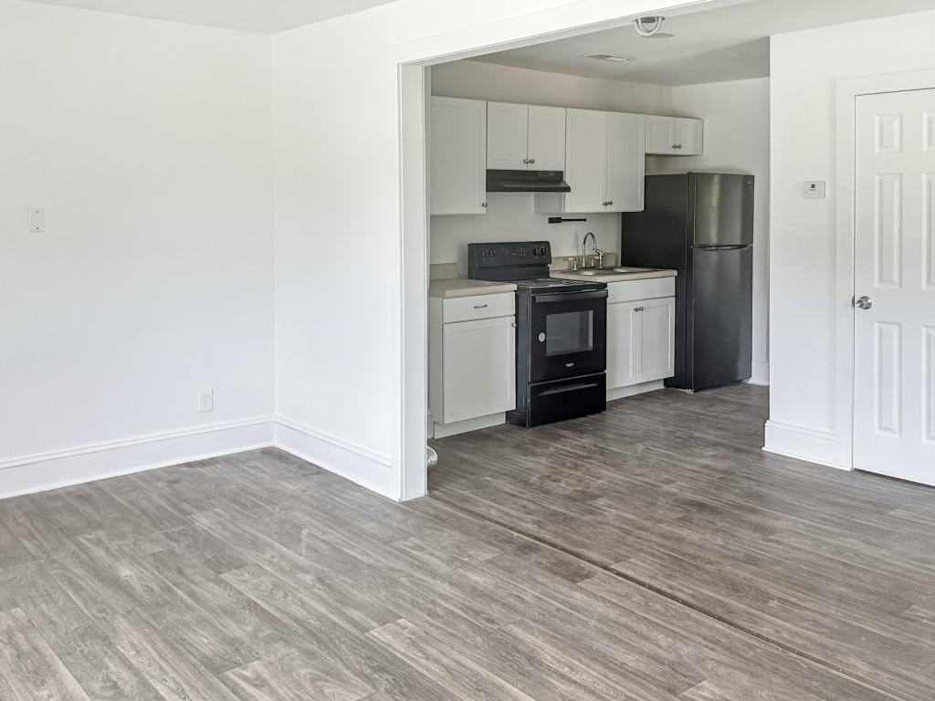 705 Windsor St - Photo 4 of 9