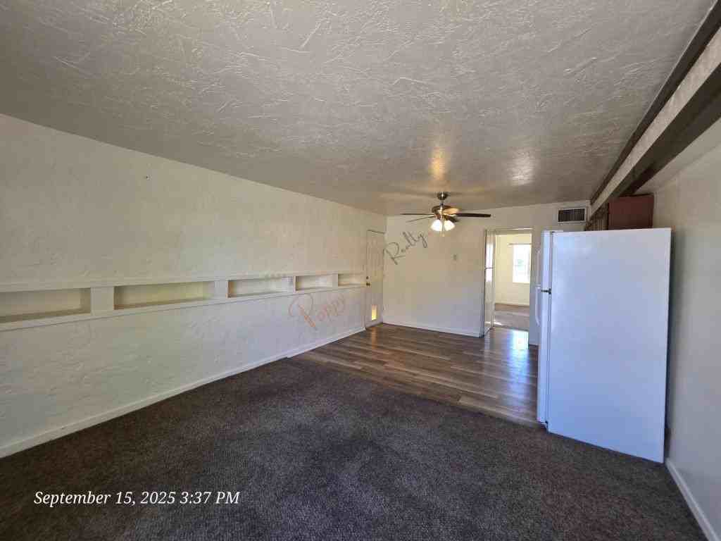 2177 Kingman Ave - Photo 3 of 8
