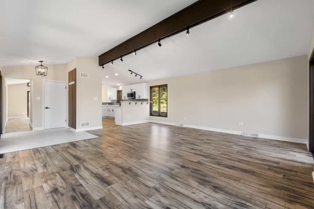 9217 S 88th Ave - Photo 3 of 19