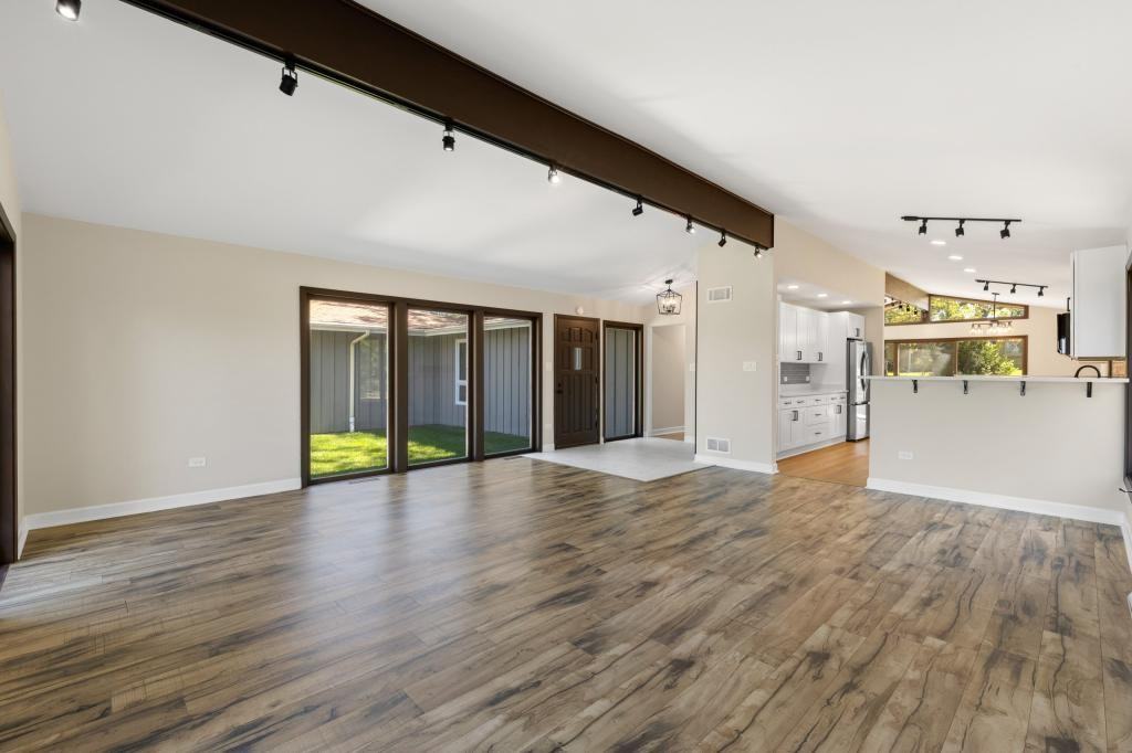 9217 S 88th Ave - Photo 4 of 19